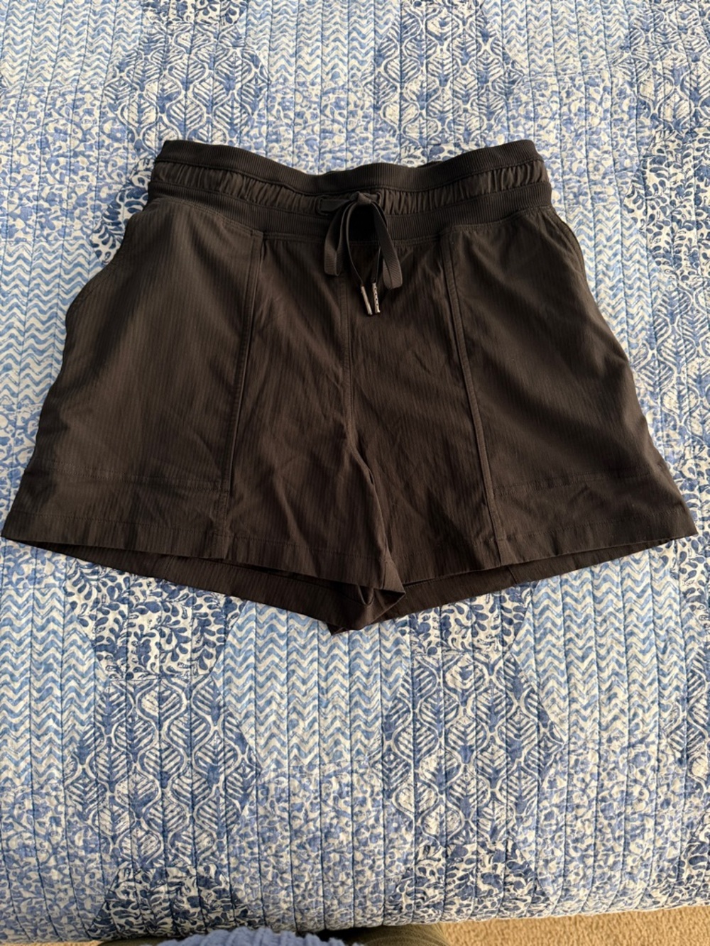 Lululemon Women's Black Drawstring dance studio sz 4 Shorts